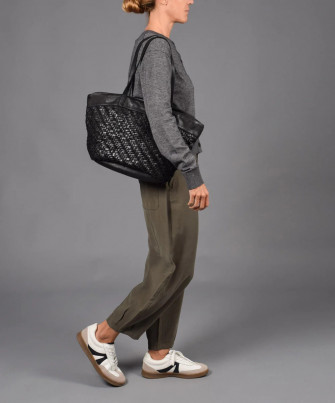 Bolso de hombro grande de piel lavada THB Arrow