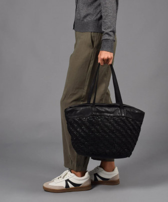 Bolso de hombro grande de piel lavada THB Arrow